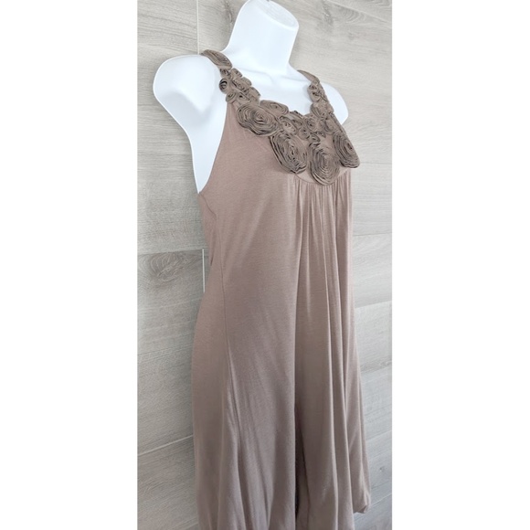 NWT Dress with Rosette Detail/Bubble Hem Sz M - Picture 3 of 8